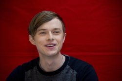 Dane DeHaan - The Place Beyond The Pines press conference portraits by Magnus Sundholm (New York, March 10, 2013) - 6xHQ Mp4mTHjH