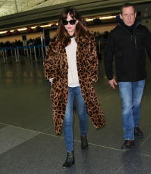Dakota Johnson - Arriving at JFK Airport in New York City - February 5, 2015 - 13xHQ NQGpngST