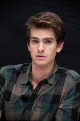 Andrew Garfield - The Social Network press conference portraits by Vera Anderson (New York, September 25, 2010) - 8xHQ NkrEndTd