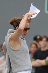 Jennifer Lopez - On the set of The Back-Up Plan in NYC (16.07.2009) - 120xHQ Nlt4kemn