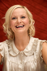 Amy Poehler - Baby Mama press conference portraits by Vera Anderson (April 14, 2008) - 10xHQ NvpU1D3y
