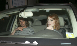 Andrew Garfield - Andrew Garfield & Emma Stone - Leaving an Arcade Fire concert in Los Angeles - May 27, 2015 - 108xHQ ORIy90E7