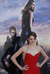 Theo James - Shailene Woodley, Theo James - на премьере фильма 'Divergent' at Callao Cinema, Мадрид, 3 апреля 2014 (302xHQ) OtEG16ol