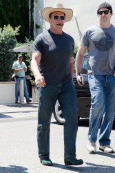 Arnold Schwarzenegger - seen out in Los Angeles - April 18, 2015 - 72xHQ PHJzUmpJ