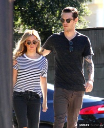 Ashley Tisdale - Out for breakfast with Chris in Studio City - February 14, 2015 (24xHQ) PnSZ2fFi