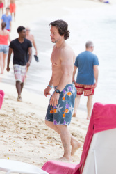 Mark Wahlberg - and his family seen enjoying a holiday in Barbados (December 26, 2014) - 165xHQ QN6tvHFC