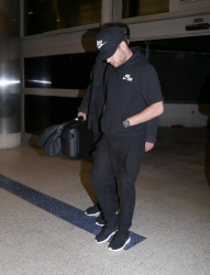 Liam Payne - At the LAX Airport in Los Angeles, California - February 3, 2015 - 11xHQ RRxrsGdn