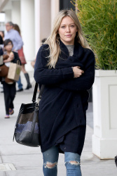 Hilary Duff - Out and about in Beverly Hills, 10 января 2015 (5xHQ) RXckQYpl
