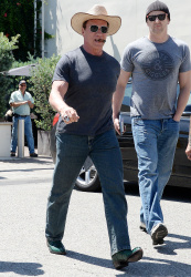 Arnold Schwarzenegger - seen out in Los Angeles - April 18, 2015 - 72xHQ RkUy8ETl
