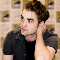 Robert Pattinson - "The Twilight Saga: Breaking Dawn. Part 1" press conference portraits by Armando Gallo (San Diego, July 21, 2011) - 34xHQ RmxiTDVP