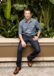 Aaron Eckhart - "The Rum Diary" press conference portraits by Armando Gallo (Hollywood, October 13, 2011) - 18xHQ RxmuUjsE