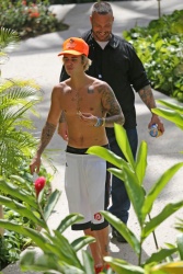 Justin Bieber - out in Hawaii, April 8, 2015 - 9xHQ S2HydNEB