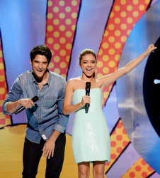 Sarah Hyland - FOX's 2014 Teen Choice Awards at The Shrine Auditorium on August 10, 2014 in Los Angeles, California - 367xHQ SIFPyPA1