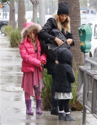 Jessica Alba - Shopping with her daughters in Los Angeles, 10 января 2015 (89xHQ) SQMoaRPE