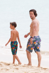 Mark Wahlberg - and his family seen enjoying a holiday in Barbados (December 26, 2014) - 165xHQ T3K1mLYy