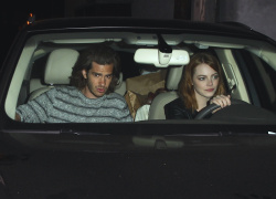 Andrew Garfield - Andrew Garfield & Emma Stone - Leaving an Arcade Fire concert in Los Angeles - May 27, 2015 - 108xHQ TDwu9uww