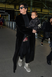 Kris Jenner - at Heathrow airport in London - March 2, 2015 (14xHQ) TZXJEHn2