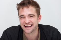 Robert Pattinson - The Rover press conference portraits by Herve Tropea (Los Angeles, June 12, 2014) - 11xHQ TrxNvNps