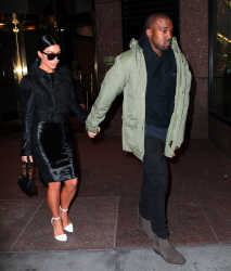 Kim Kardashian and Kanye West - Out and about in New York City, 8 января 2015 (54xHQ) TsUGZmOn