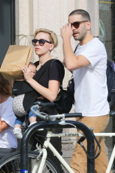 Scarlett Johansson - Out and about in Venice, CA - February 1, 2015 - 33xHQ U375bfVj