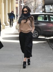 Victoria Beckham - Out and about in NYC - February 16, 2015 (13xHQ) VfpvwMLH