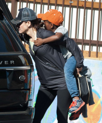 Sandra Bullock - Out and about in Los Angeles (2015.03.04.) (25xHQ) WWst7Pat