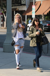Amanda Bynes - spotted in West Hollywood looking healthy, 31 января 2015 (14xHQ) WkYUF8ly