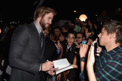 Liam Hemsworth, Jennifer Lawrence, Josh Hutcherson - 'The Hunger Games: Mockingjay - Part 1'Los Angeles Premiere at Nokia Theatre L.A. Live, Лос-Анджелес, 17 ноября 2014 (119xHQ) XtuK9DZM