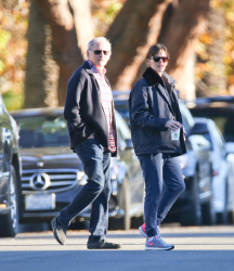 Jennifer Garner - Out and about in Santa Monica, 15 января 2015 (16xHQ) YFniOWQR