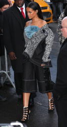 Rihanna - arriving at Kanye West's fashion show in New York City - February 12, 2015 (11xHQ) YTnMAHxo