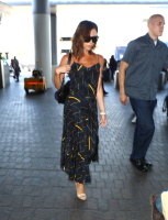 Виктория Бекхэм (Victoria Beckham) Arriving at LAX Airport, 31.07.2016 - 28xHQ AO1K2xAz