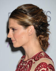 Stana Katic - 40th People's Choice Awards held at Nokia Theatre L.A. Live in Los Angeles (January 8, 2014) - 84xHQ AV5y4ZiH