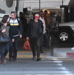 Ryan Gosling - Arriving at LAX Airport in LA - April 17, 2015 - 25xHQ AhJ1lzZ0