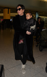 Kris Jenner - at Heathrow airport in London - March 2, 2015 (14xHQ) AnOqilRv