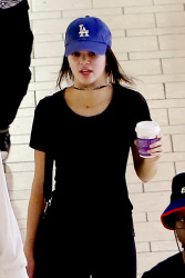 Kendall Jenner - Shopping with a friend in Los Angeles, February 5, 2015 (12xHQ) C7WNrpG6