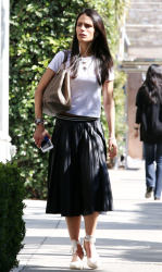 Jordana Brewster - Out and about in Los Angeles (2015.02.10.) (19xHQ) CMQmYrzE