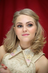 AnnaSophia Robb - The Carrie Diaries press conference portraits by Vera Anderson (New York, February 8, 2013) - 13xHQ ClvSER2O