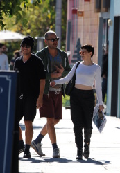 Rose McGowan - Out and about in LA, 17 января 2015 (30xHQ) DsYTKBRV