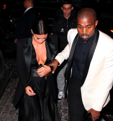 Kim Kardashian and Kanye West - In New York, 8 января 2015 (42xHQ) E1Qry0ho