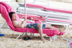 Mark Wahlberg - and his family seen enjoying a holiday in Barbados (December 26, 2014) - 165xHQ EZLiUJqd