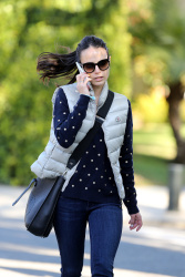 Jordana Brewster - Out and about in Brentwood, 3 января 2015 (10xHQ) EmKUznJO