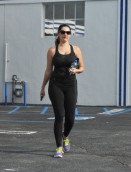 Kelly Brook - Leaving the Gym in Los Angeles, 9 января 2015 (44xHQ) FHaESUHt