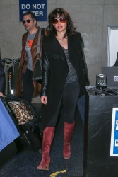 Carla Gugino - Arrives in LAX Airport - February 20, 2015 (12xHQ) FnaDcPKf