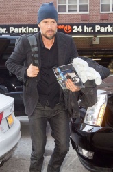 Josh Duhamel - arrives at his TriBeCa Hotel - February 25, 2015 - 9xHQ GFb9g3qE
