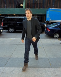 Jake Gyllenhaal - Out & About In New York City 2014.11.03 - 7xHQ GcxMndjY