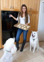 Мария Менунос (Maria Menounos) Gives Us A Sneak Peak At A Few Holiday Recipes in LA - Nov 29, 2011 (20xHQ) HdSpLYrc