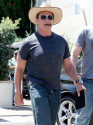 Arnold Schwarzenegger - seen out in Los Angeles - April 18, 2015 - 72xHQ Hs7QYoZM