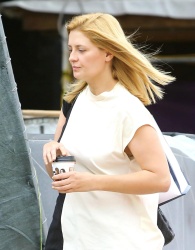 Mischa Barton - Out and about in West Hollywood, 29 января 2015 (13xHQ) Ibh9VOYp
