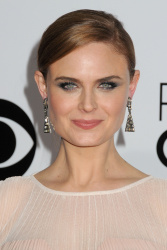 Emily Deschanel - 40th Annual People's Choice Awards at Nokia Theatre L.A. Live in Los Angeles, CA - January 8. 2014 - 137xHQ IotYRvJj