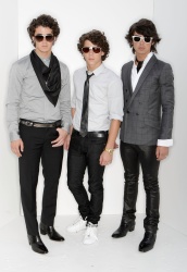 The Jonas Brothers - Teen Choice Awards Portraits, 2007 august - 8xHQ J9RUjWCj